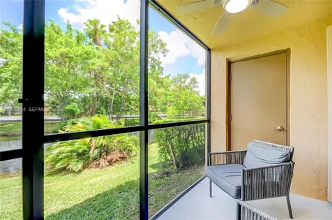 302 Lakeview Drive Weston FL 33326