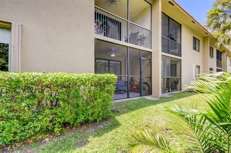 302 Lakeview Drive Weston FL 33326