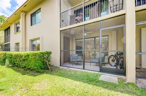 302 Lakeview Drive Weston FL 33326