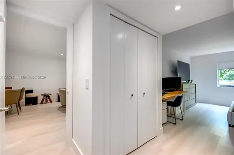 302 Lakeview Drive Weston FL 33326