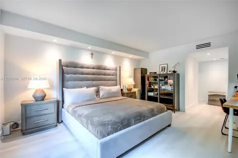 302 Lakeview Drive Weston FL 33326
