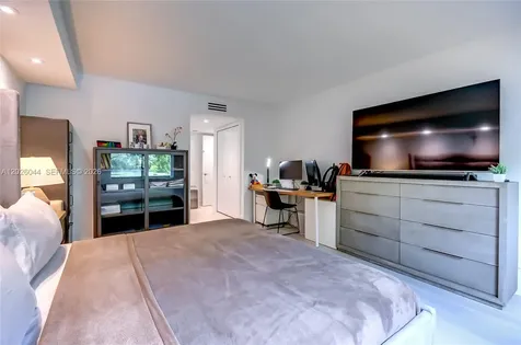 302 Lakeview Drive Weston FL 33326