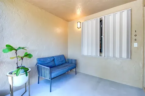 302 Lakeview Drive Weston FL 33326