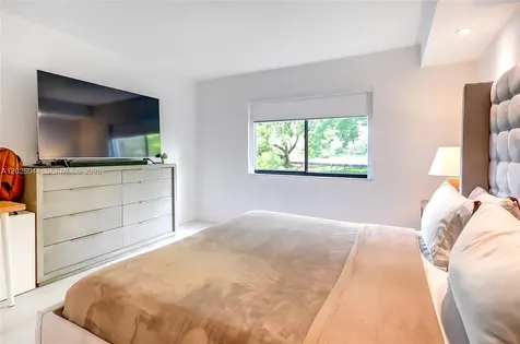 302 Lakeview Drive Weston FL 33326