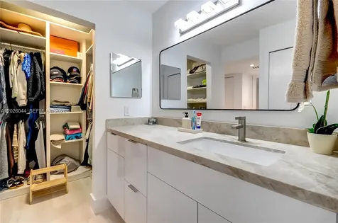 302 Lakeview Drive Weston FL 33326