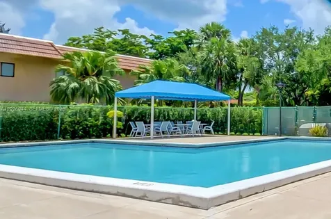 302 Lakeview Drive Weston FL 33326