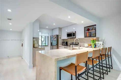 302 Lakeview Drive Weston FL 33326