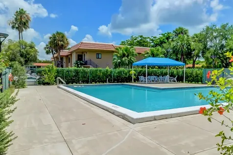 302 Lakeview Drive Weston FL 33326