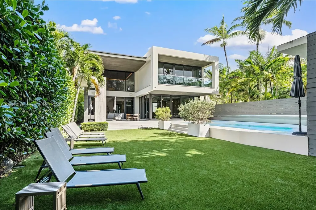5061 N Bay Road Miami Beach FL 33140