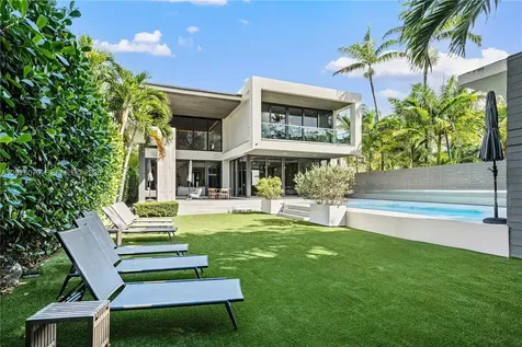 5061 N Bay Road Miami Beach FL 33140
