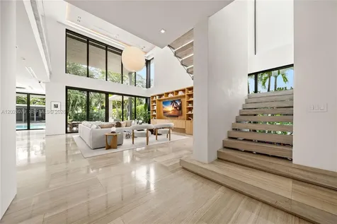 5061 N Bay Road Miami Beach FL 33140