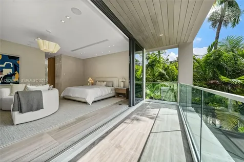 5061 N Bay Road Miami Beach FL 33140