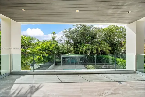 5061 N Bay Road Miami Beach FL 33140