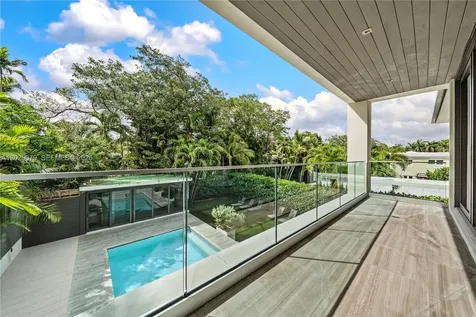 5061 N Bay Road Miami Beach FL 33140