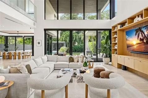 5061 N Bay Road Miami Beach FL 33140