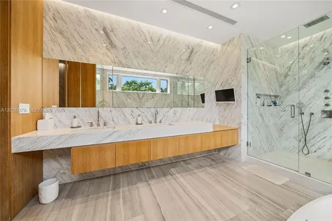 5061 N Bay Road Miami Beach FL 33140