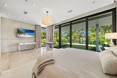 5061 N Bay Road Miami Beach FL 33140