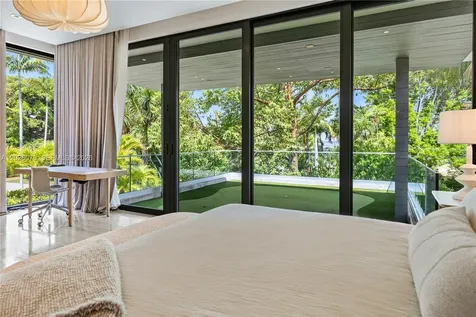 5061 N Bay Road Miami Beach FL 33140