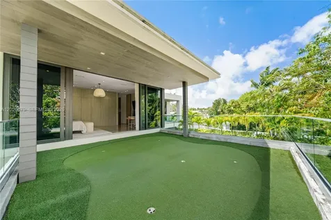 5061 N Bay Road Miami Beach FL 33140