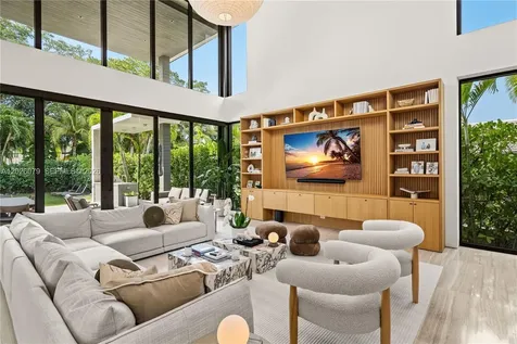 5061 N Bay Road Miami Beach FL 33140