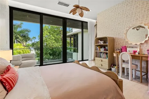 5061 N Bay Road Miami Beach FL 33140