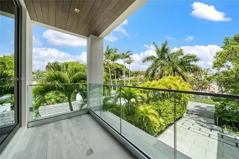 5061 N Bay Road Miami Beach FL 33140
