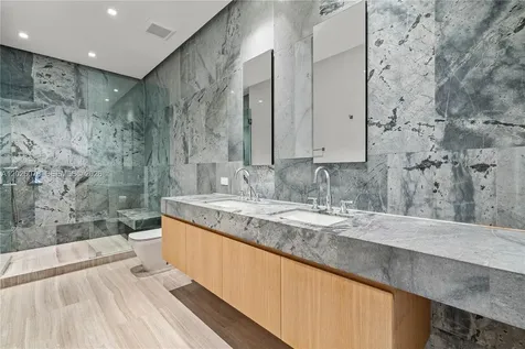 5061 N Bay Road Miami Beach FL 33140