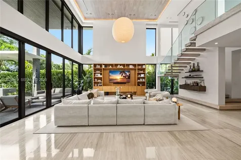5061 N Bay Road Miami Beach FL 33140