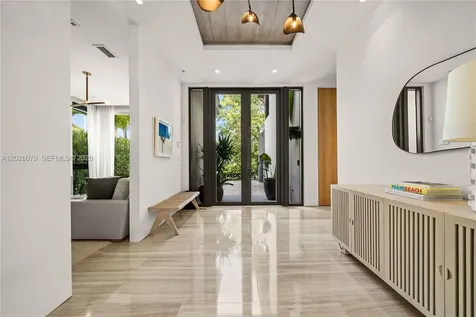 5061 N Bay Road Miami Beach FL 33140