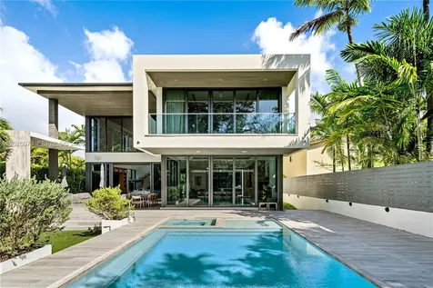 5061 N Bay Road Miami Beach FL 33140