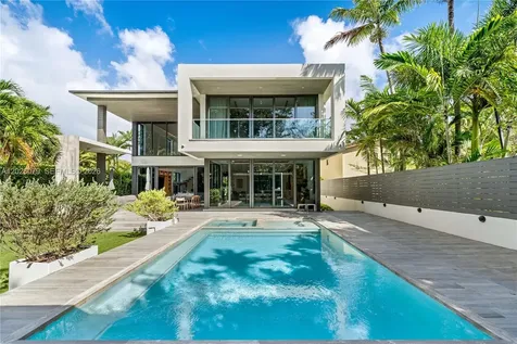5061 N Bay Road Miami Beach FL 33140