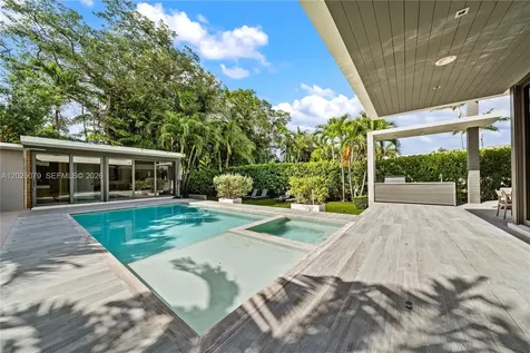 5061 N Bay Road Miami Beach FL 33140