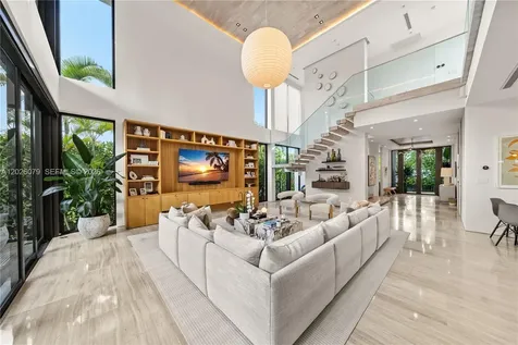 5061 N Bay Road Miami Beach FL 33140