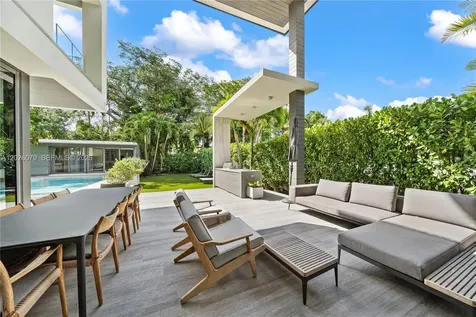 5061 N Bay Road Miami Beach FL 33140