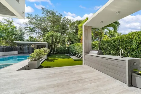 5061 N Bay Road Miami Beach FL 33140