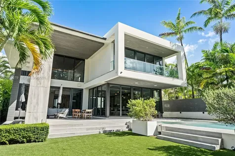 5061 N Bay Road Miami Beach FL 33140