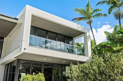 5061 N Bay Road Miami Beach FL 33140