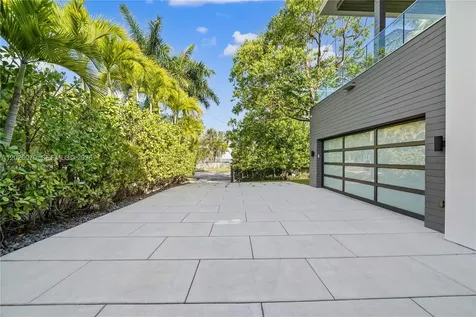 5061 N Bay Road Miami Beach FL 33140