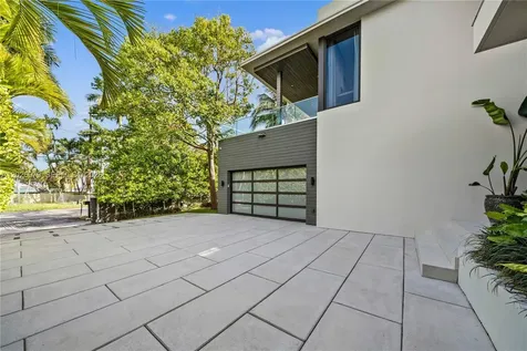 5061 N Bay Road Miami Beach FL 33140