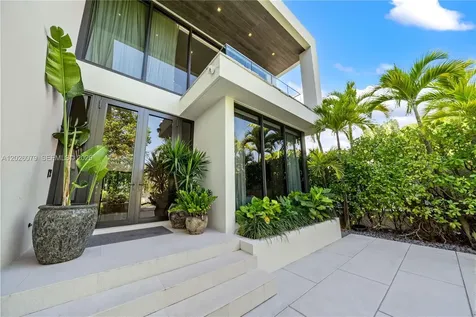 5061 N Bay Road Miami Beach FL 33140