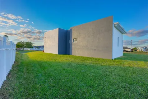 5 SW 26th Place Cape Coral FL 33991