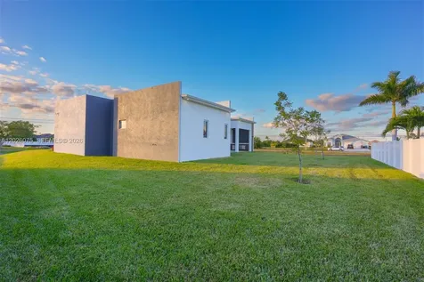 5 SW 26th Place Cape Coral FL 33991