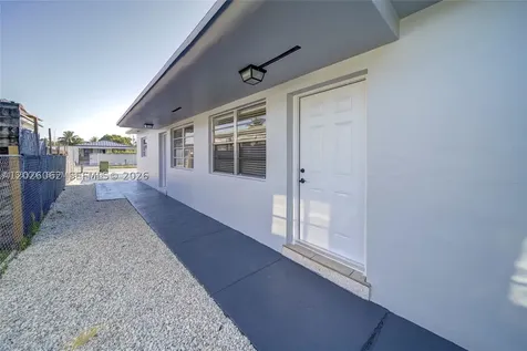896 E 22nd Street Hialeah FL 33013