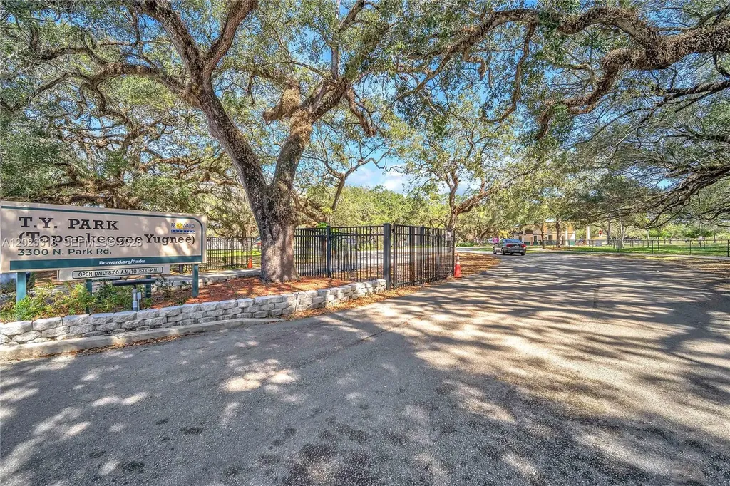 3405 Emerald Oaks Drive Hollywood FL 33021