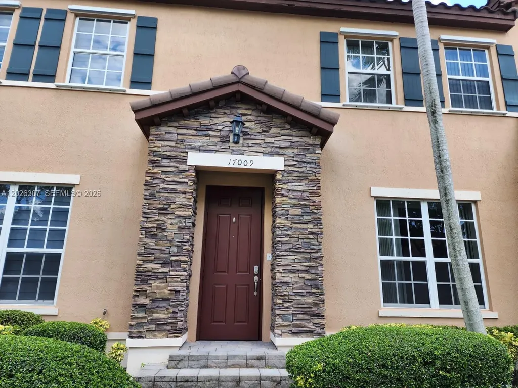17009 SW 94th Terrace Miami FL 33196