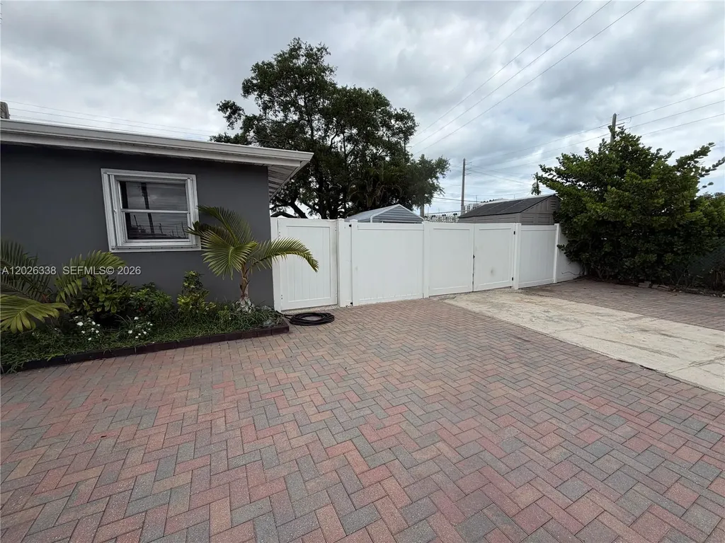 414 SW 2nd Terrace Dania Beach FL 33004