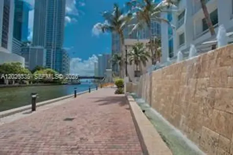31 SE 5th Street Miami FL 33131