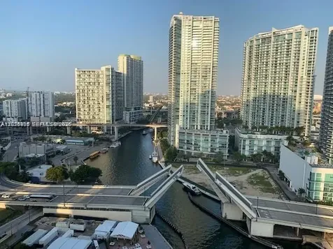 31 SE 5th Street Miami FL 33131