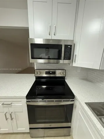 15221 NE 6th Avenue Miami FL 33162