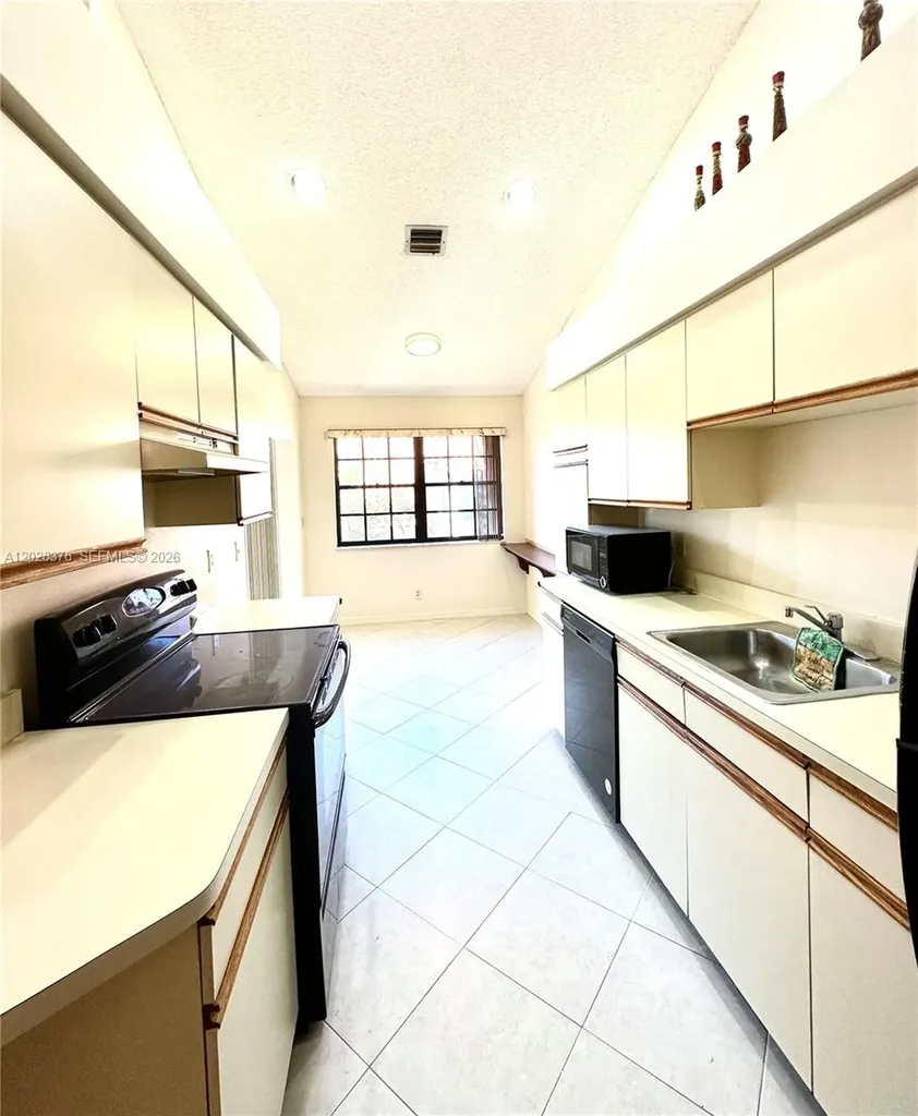 3176 Arbor Lane Hollywood FL 33021
